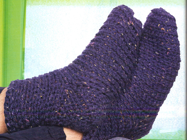 Free crochet pattern: Paw Warmers by Drew Emborsky, aka The Crochet Dude