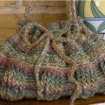 Free crochet pattern: Fall Drew-string Purse