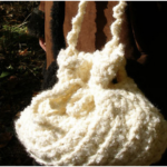Free crochet pattern: Winter Drew-string Purse
